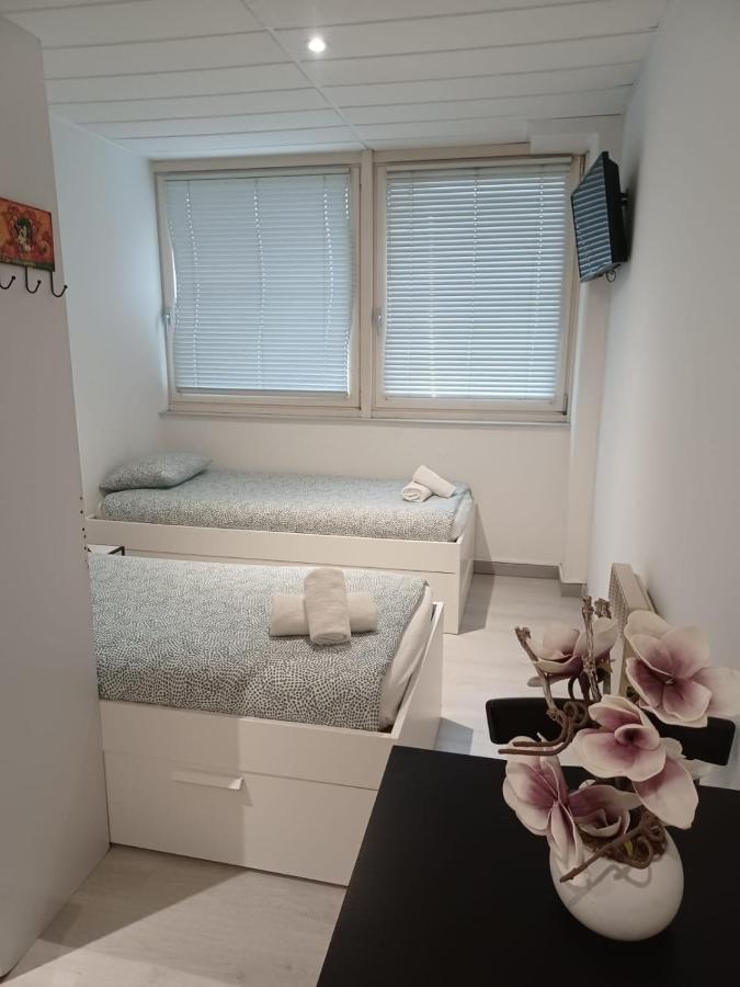 Paris Par Trains, Area, Studios Avec Salle De Bain Et Kitchenette Privees, Ou, Chambres Avec Salles Bain Et Cuisines Communes Persan Luaran gambar