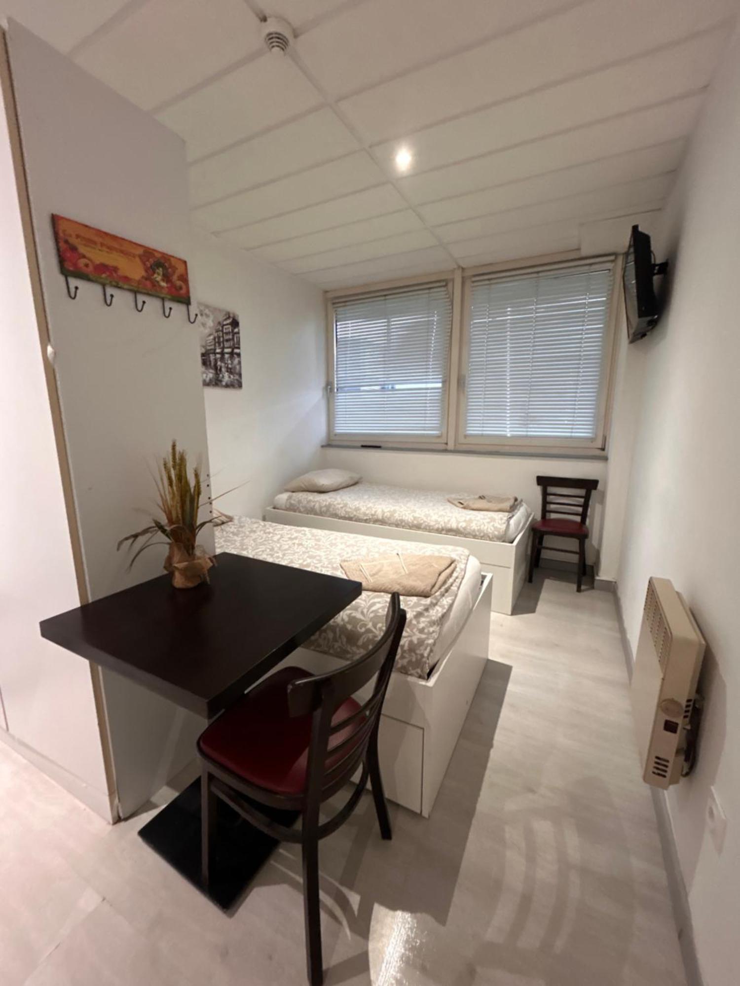 Paris Par Trains, Area, Studios Avec Salle De Bain Et Kitchenette Privees, Ou, Chambres Avec Salles Bain Et Cuisines Communes Persan Luaran gambar